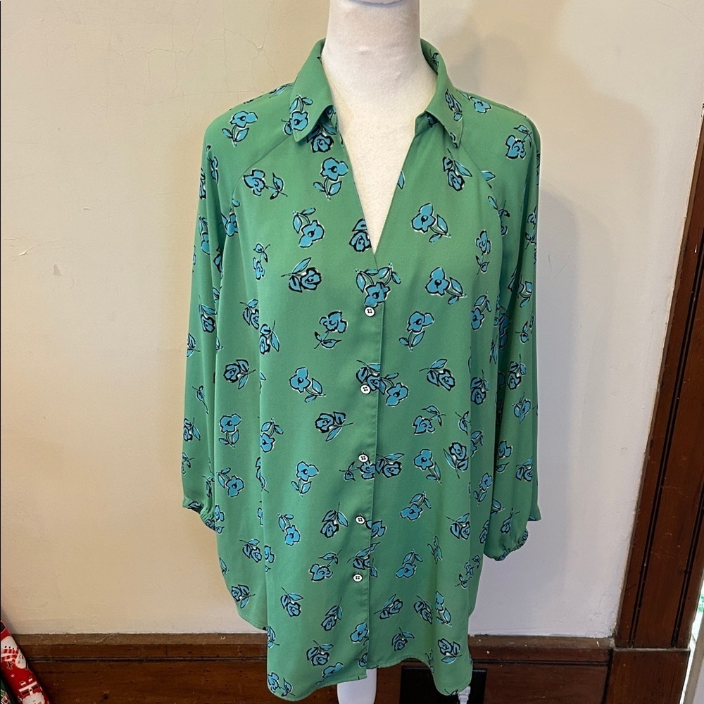 Cabi long sleeve Green Floral Button front Blouse Size L EUC